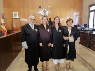 Las juezas con sus respectivos padrinos, los magistrados Joaquín Andrés y Piedad Marín